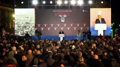 Arnavutluk’ta hükümet karşıtı protesto: Başbakanlık binasına molotofkokteyli saldırı