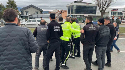 Bolu'da işçi servisi kamyonete çarptı, ortalık savaş alanına döndü!