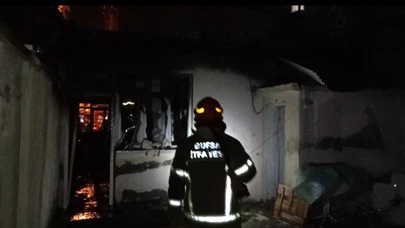 Bir gecede yok olan emekler... Bursa’da tek katlı ev alevlere teslim oldu!
