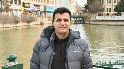 Fotoğraf çekerken silah çekildi! Gerçek sandı, donup kaldı