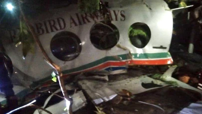 Hindistan’da içerisinde 7 kişinin bulunduğu ambulans uçak düştü