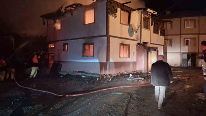 Elektrik kontağı değil, kader çarptı... Kastamonu’da 2 katlı ev küle döndü!