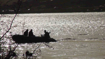 18 yaşındaki kayıp genç gölette aranıyor