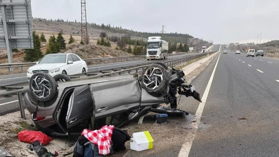 Gaz frene ağır geldi, otomobil ters döndü! Ölümle randevudan yürüyerek çıktılar...