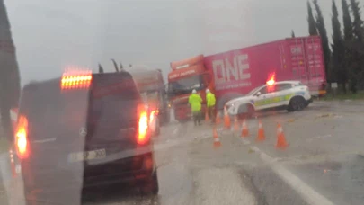 Denizli-Manisa hattında sabır testi... Yağmur freni patlattı, tır yolu kilitledi!