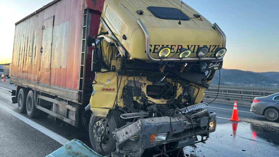 Kuzey Marmara Otoyolu’nda yürekleri ağza getiren kaza! Kamyon TIR’a ok gibi saplandı