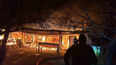 İtfaiye seferber oldu ama… Muğla’da ahşap evden geriye küller kaldı!