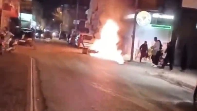 Adana’da park halindeki motosiklet alev topuna döndü!