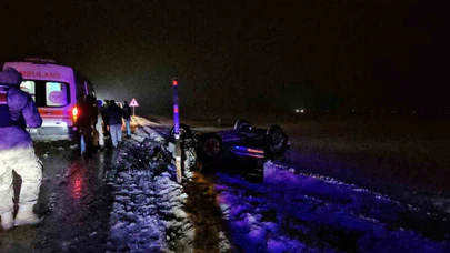 Muş-Erzurum yolunda karla karışık yağmur felaketi getirdi! Araç şarampole uçtu