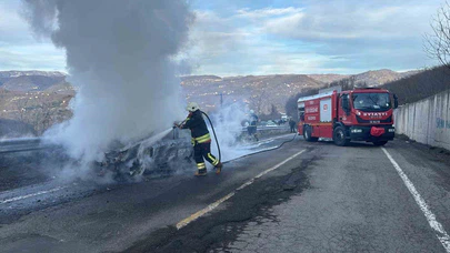 Ortalık bir anda cehenneme döndü: Otomobilden geriye hiçbir şey kalmadı!