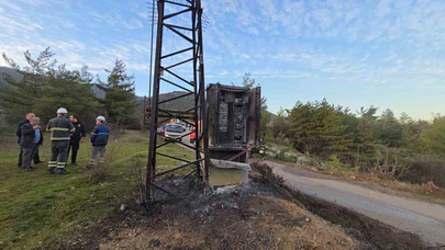 Patlayan elektrik trafosu alev aldı