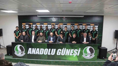 Sakaryaspor’da transferin son gününde 13 imza birden atıldı
