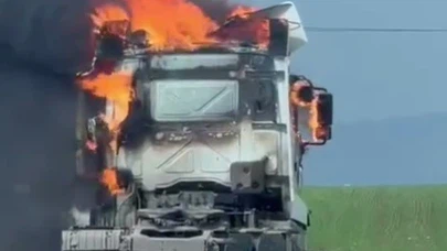 Şırnak’ta alevler tırı yuttu, geriye demir yığını kaldı!