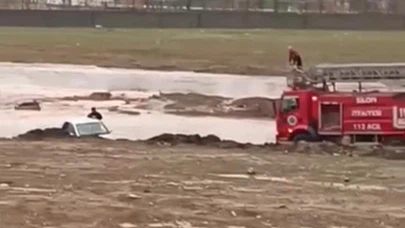 Bir sağanak, iki mahsur hayat... Silopi’de yollar göle döndü, umut itfaiyeye kaldı!