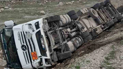 Şırnak’ta direksiyon faciası... Teker döndü, tanker devrildi!
