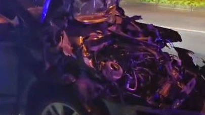 Mudanya’da feci çarpışma... Temizlik aracına ok gibi saplandı!