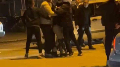 Korna çaldı, yumruk yağdı... Trafik tartışması ring arenasına döndü!