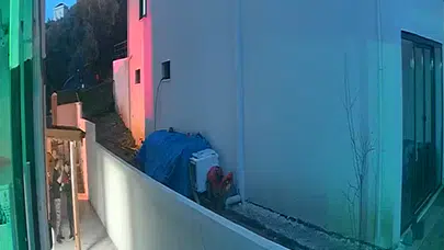 Çocuk gürültüsü tartışması kanlı bitti! 14 aylık bebeğin saldırıya uğradığı kavga anbean kamerada...