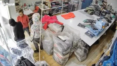 Zorla para isteyen yüzü maskeli şahısları tokatla kovdu