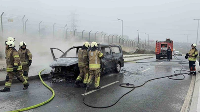 İstanbul Havalimanı yolunda alev şovu... Mercedes VIP bir anda ateş topuna döndü!