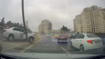 Ataşehir’de kontrolden çıkan araç elektrik direğini devirdi: Faciadan saniyelerle kurtuldu