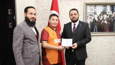 Bayram harçlıklarını Filistin’e bağışladı