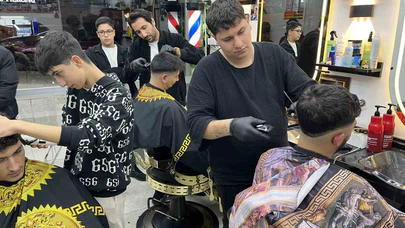 Berberler bayram tıraşı için 24 saat mesai yapıyor