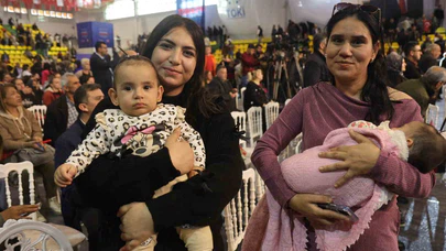 Ev hayaliyle kura çekim törenine gelen vatandaşlar heyecan dolu anlar yaşadılar