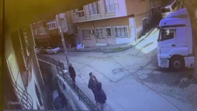 Demir korkuluklar felaketi önledi! Kağıthane’de kamyon sürücüsünü böyle savurdu