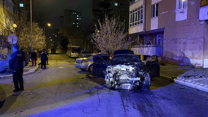 Kazada savrulan otomobil duvarı yıktı: 1’i ağır 5 yaralı