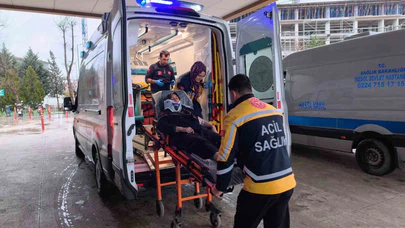 Kontrolden çıkan otomobil istinat duvarına çarptı: 4 yaralı