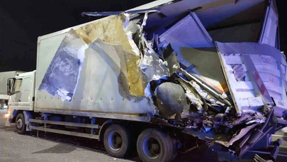 Kuzey Marmara Otoyolu’nda yolcu otobüsü tıra çarptı: 10 yaralı