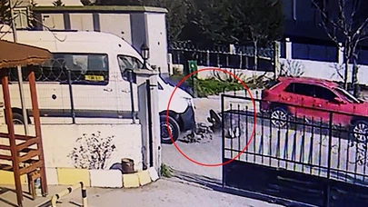 Servisi görünce direksiyonu kırdı, 19 yaşındaki sürücü havada savruldu! Panik manevrası kameraya böyle yansıdı...