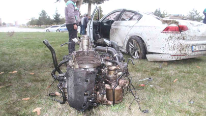 Otomobil kavşakta devrildi: Ortalık savaş alanına döndü