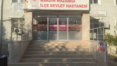 Seyir halindeki araçtan düşen kadın ağır yaralandı