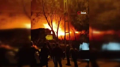 Tuzla’da korkutan yangın: İki gecekondu alevlere teslim oldu