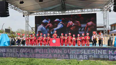 Sırt dönülen çocuklar er meydanında: Protokolden büyük destek