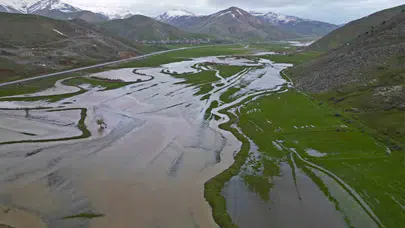 Bitlis’te doğa tersine döndü: Güzeldere Menderesleri dev bir göle dönüştü