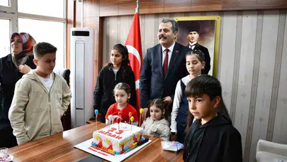 Doğdukları gün bayram oldu: Kaymakamlık 23 Nisan çocuklarını unutmadı