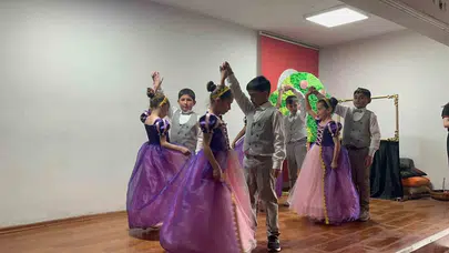 Kars’ın minik yıldızları devleşti: Köy okulunda tiyatro şöleni