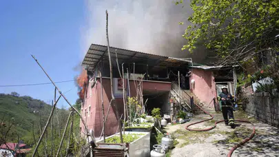 Giresun'da korkutan yangın: Eşyalar küle döndü, Kur'an-ı Kerim'e alevler dokunamadı
