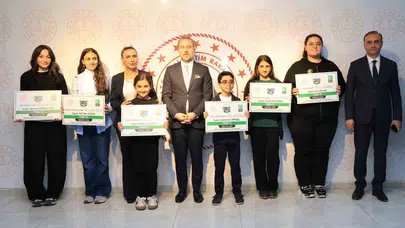 Genç kalemlerden bağımlılığa karşı güçlü mesaj: Elazığ’da ödüller sahiplerini buldu