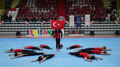 Kırıkkale’de 23 Nisan coşkusu: Minikler yeteneklerini sergiledi, salon bayram yerine döndü