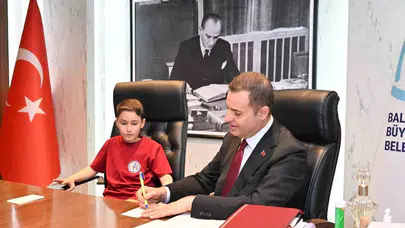Balıkesir'de 23 Nisan coşkusu: Başkanlık koltuğu miniklere emanet