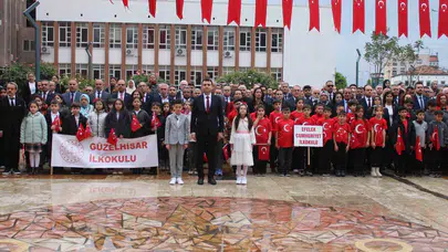 Aydın’da 23 Nisan coşkusu: Valilik önünde başlayan törenler gün boyu sürecek