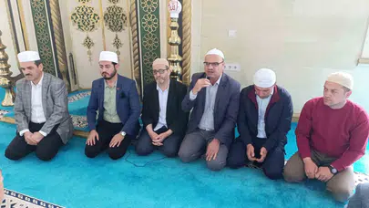 Selendi'de kutsal yolculuk heyecanı: 27 hacı adayı gözyaşlarıyla uğurlandı