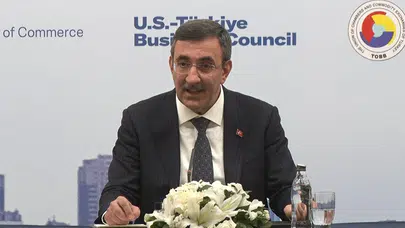 100 milyar dolarlık ticaret hedefi için rota çizildi: Türkiye yatırımcılar için güvenli liman