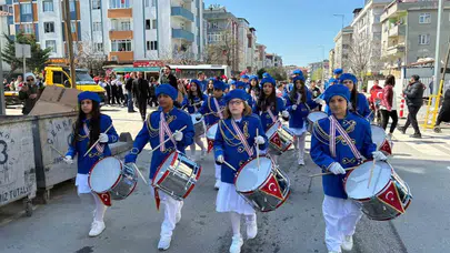 Çerkezköy’de 23 Nisan coşkusu sokaklara taştı: Öğrencilerin bando performansı büyüledi