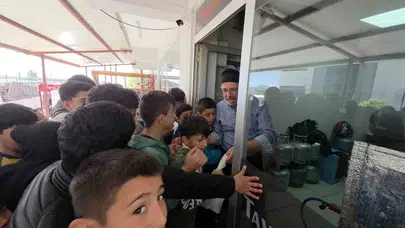 Acıların gölgesinde bayram neşesi: Hataylı esnaftan çocuklara anlamlı destek