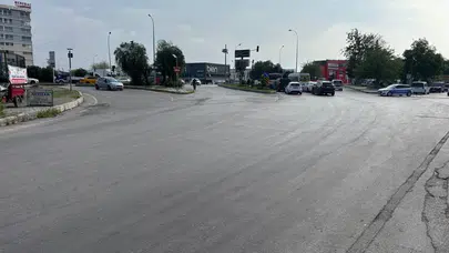 Adana'da dehşet anları: Otomobilin çarptığı bisiklet ikiye bölündü, sürücü metrelerce savruldu
